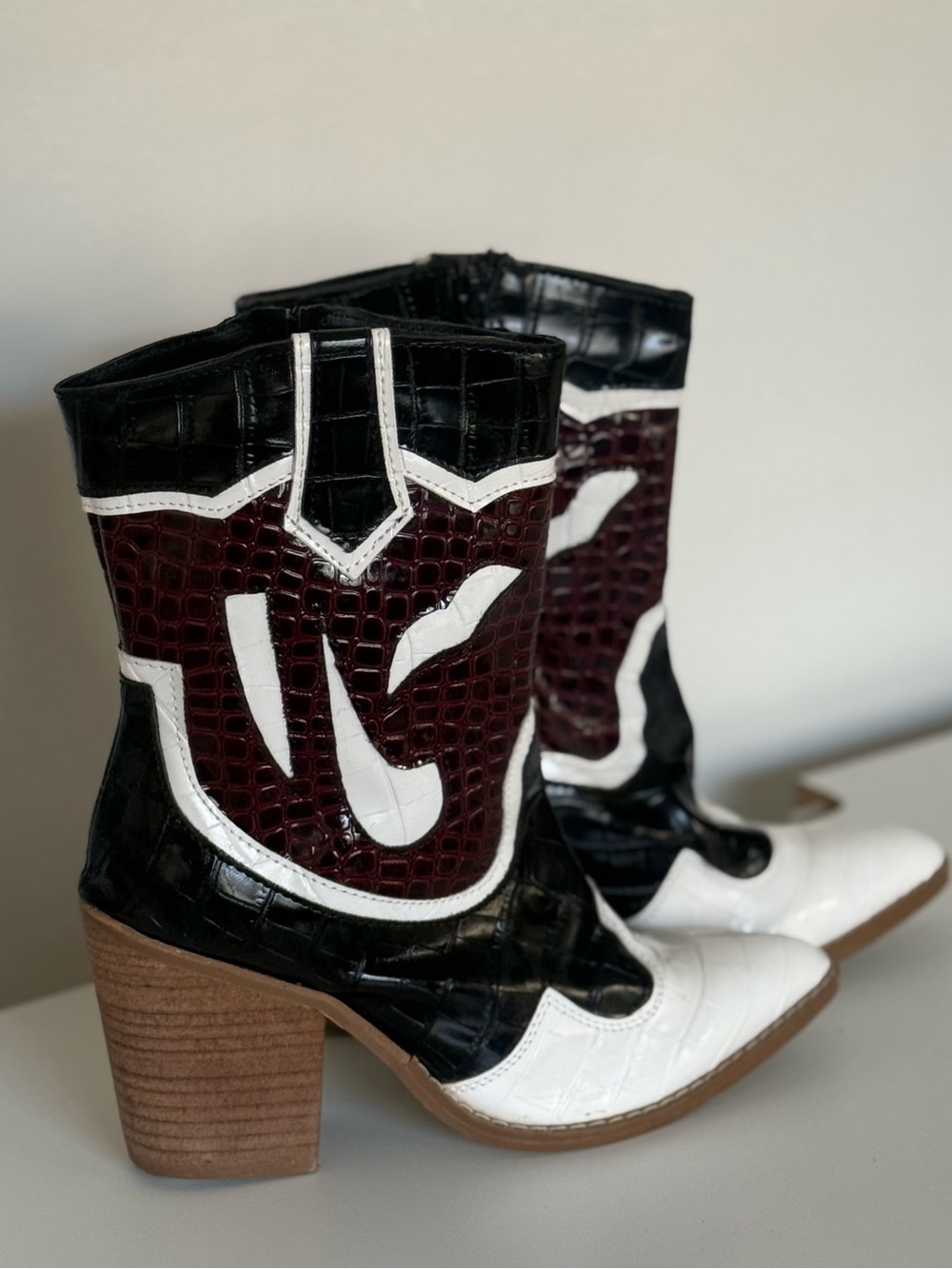 NWOT Women Size US 6 Western Block Heel Boots in Black, White & Burgundy